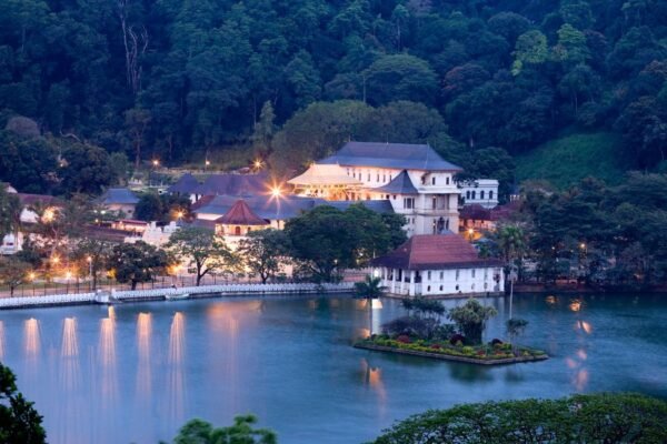 Sri Dalada Maligawa in the evening